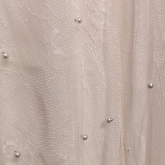 Elegant White Lace Midi Dress - Picture 5 of 5